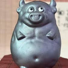 Load image into Gallery viewer, Purple Clay Round Bull